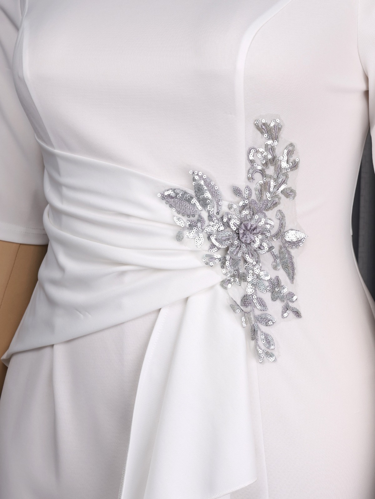 Elegant White Midi Dress - Image 3